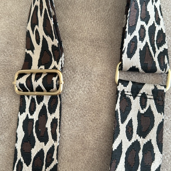 Leopard adjustable print bag strap-NWOT with gold hardware - Picture 3 of 4